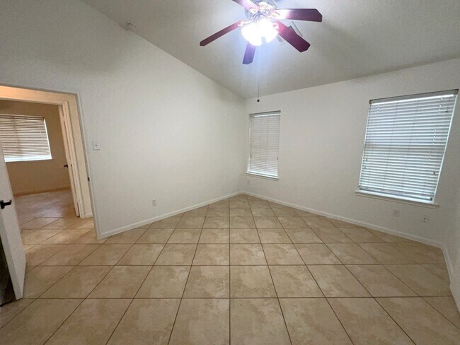 Building Photo - 810 Chance Ln