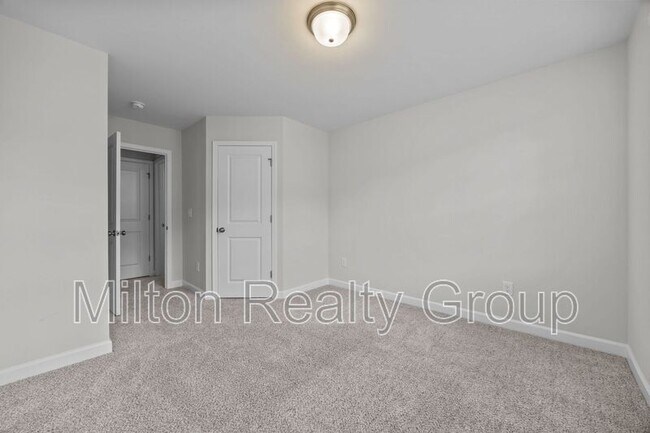 Building Photo - 63 Village Edge Dr