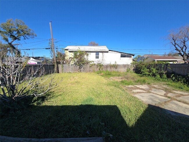 Building Photo - 210 Olive Ave