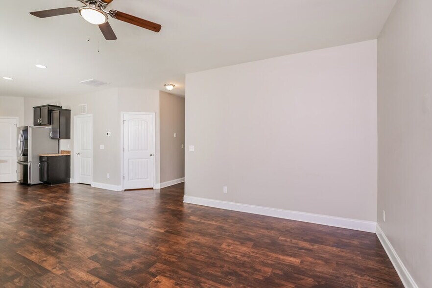Building Photo - 3417 Snowberry Dr