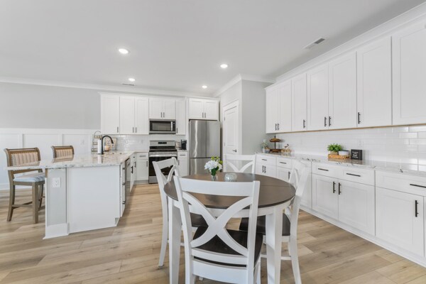 Building Photo - 305 Lineback Pl