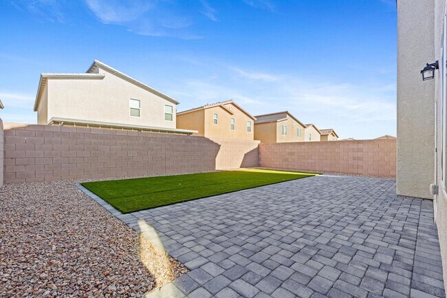 Building Photo - Newly Built 6 Bed / 2.5 Bath Single-Family Home with Upgraded Kitchen and Fully Fenced Yard in So...