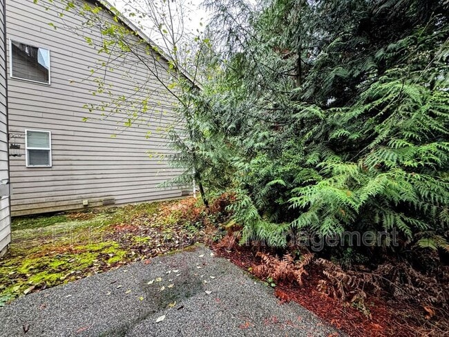 Building Photo - 136 NE Miramar Cir