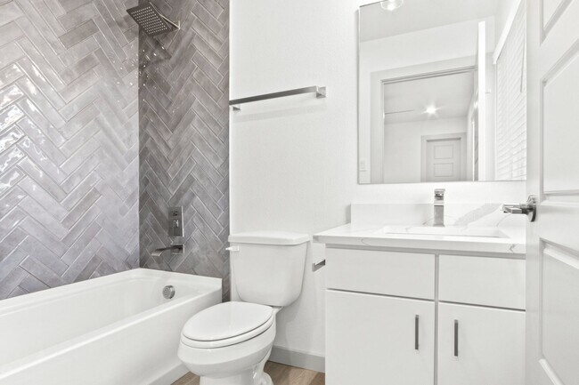 Building Photo - ** MOVE IN SUMMER 6/28/2028 ** 4 Bedroom 4.5 Bathroom Very Short walk to TCU campus