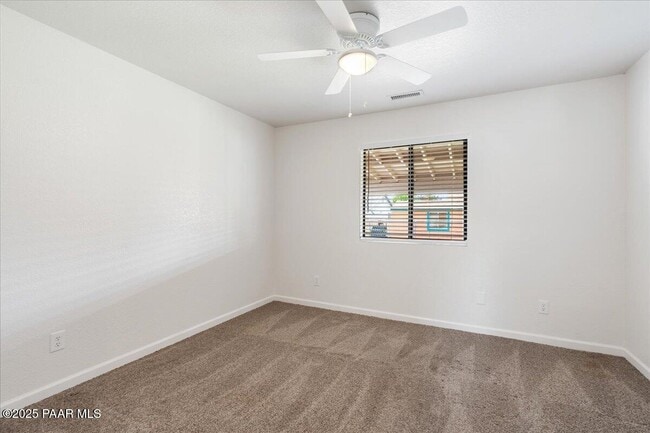 Building Photo - 3795 N Navajo Dr