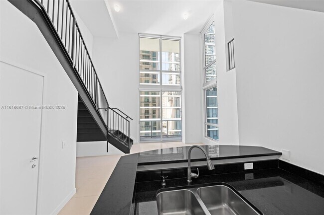 Building Photo - 300 S Biscayne Blvd