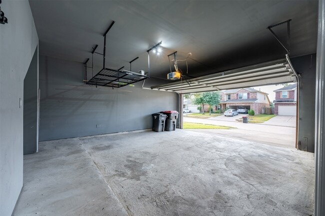 Building Photo - 18318 Canary Bluff Ln