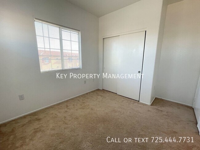 Building Photo - GORGEOUS THREE STORY 2 BEDROOM TOWNHOME IN...