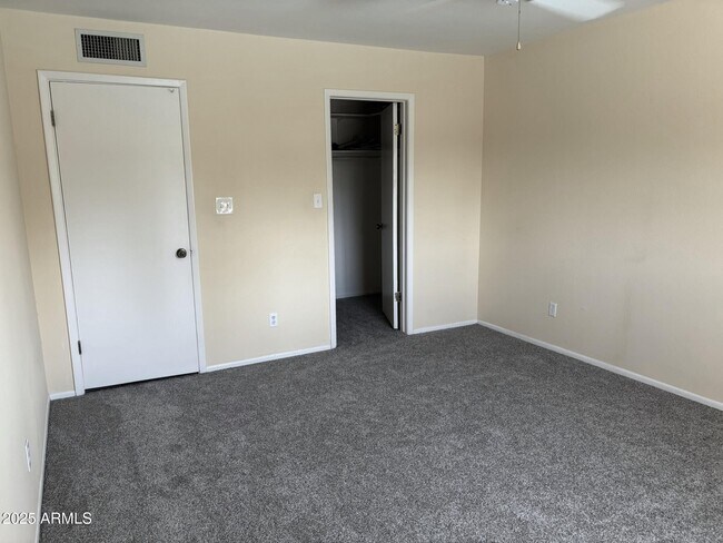 Building Photo - 3625 E Garden Dr