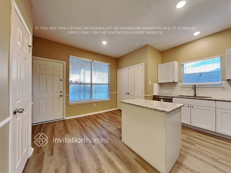 Building Photo - 304 Stringer Dr