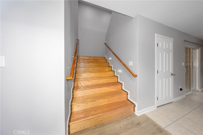 Building Photo - 642 N 6th Ave