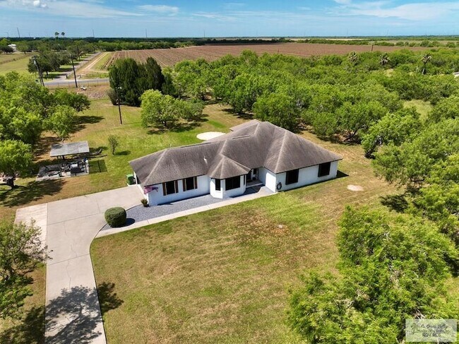 Building Photo - 35059 Anaqua Dr
