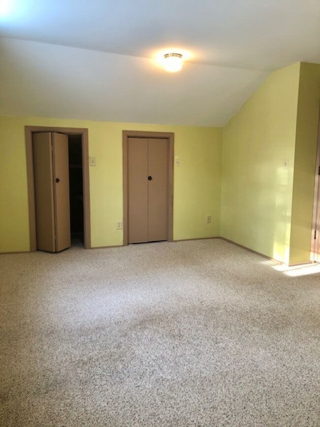 Building Photo - 4 Bedrooms, 2 Bathrooms Single Family Home in Crosslake, MN w/3 season porch