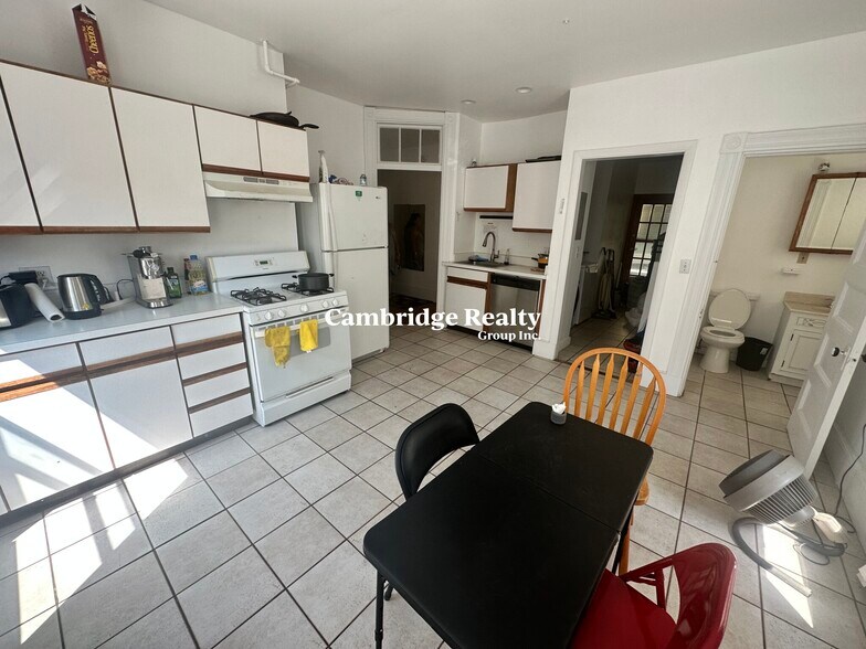 Primary Photo - 86 Kirkland St