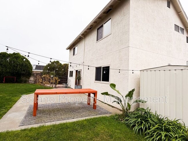 Building Photo - 950 Pembroke Way