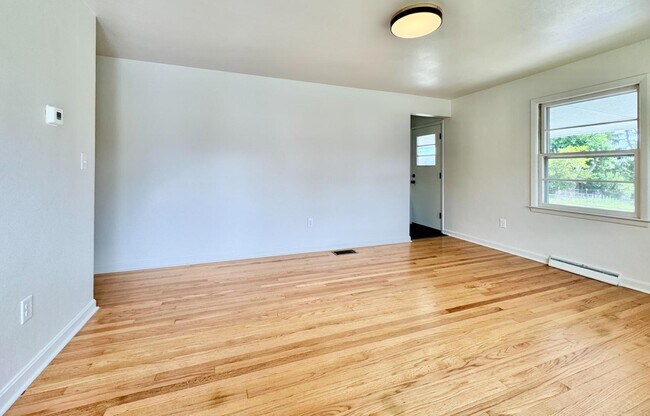 Building Photo - 2401 Bare St