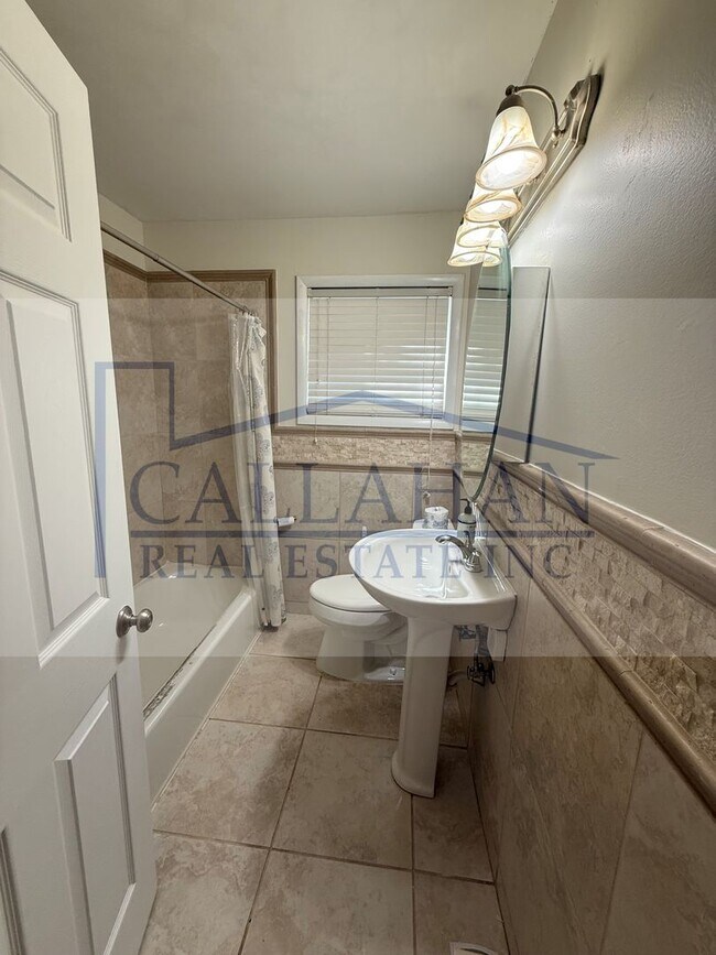 Building Photo - Lakewood 3 bedroom Home