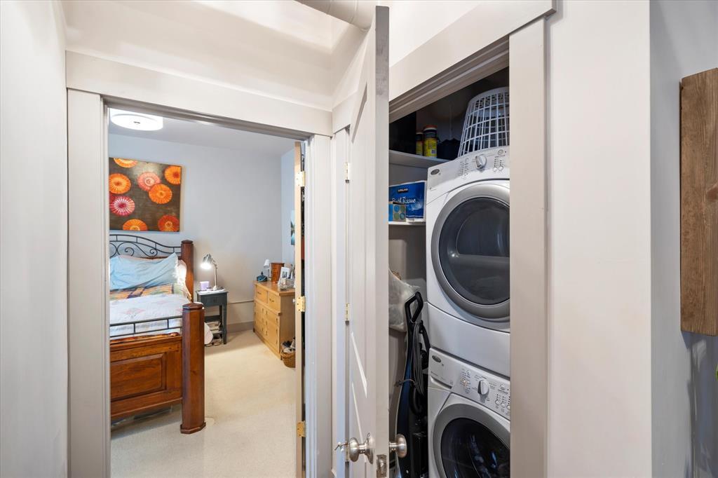 Building Photo - 723 5th Ave E