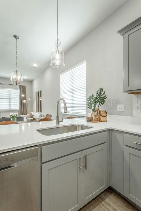 Building Photo - 531 Strong Ave