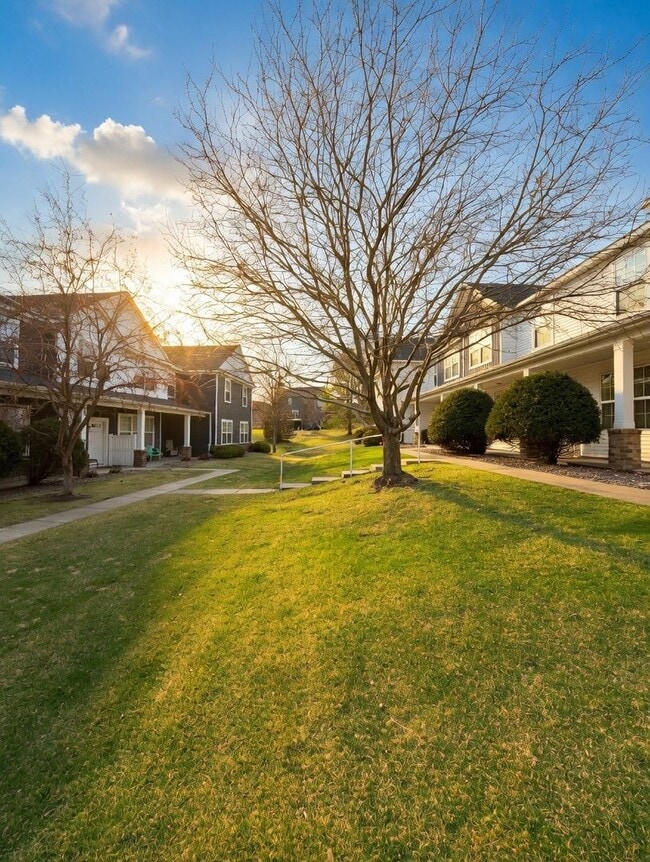 Building Photo - Rare 2bed + Loft Townhome in Maple Grove