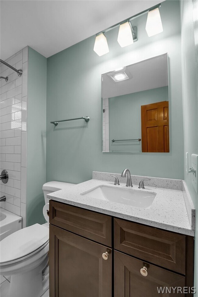 Building Photo - 800 Amherst St