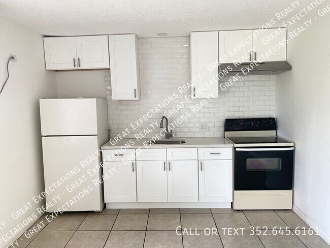 Building Photo - 5836 SE Drew Rd