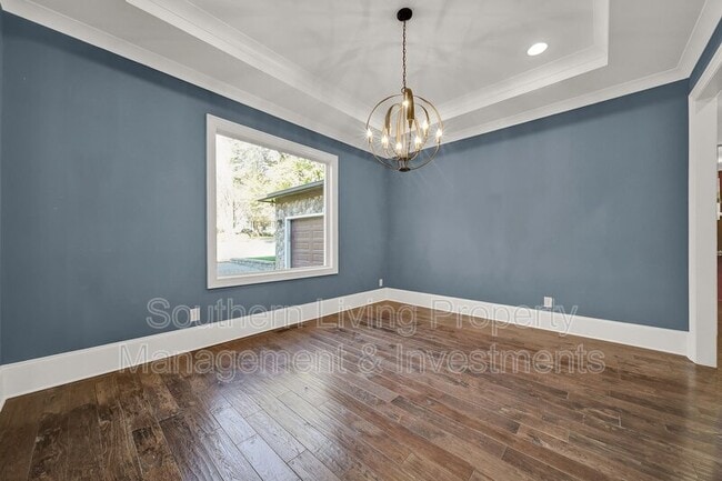 Building Photo - 2011 Sharon Ave