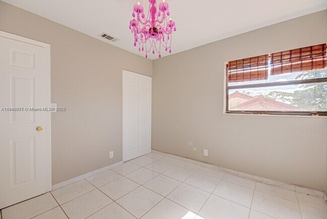 Building Photo - 9953 SW 147th Ct