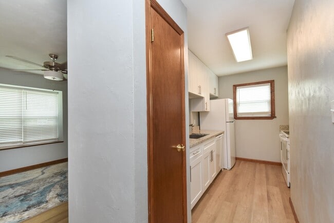 Building Photo - 2043 Gardenbrook Ln