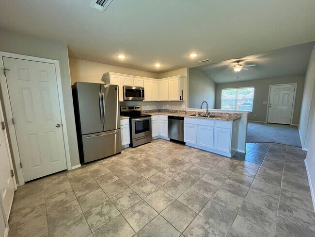 Building Photo - 1751 Forest Dr