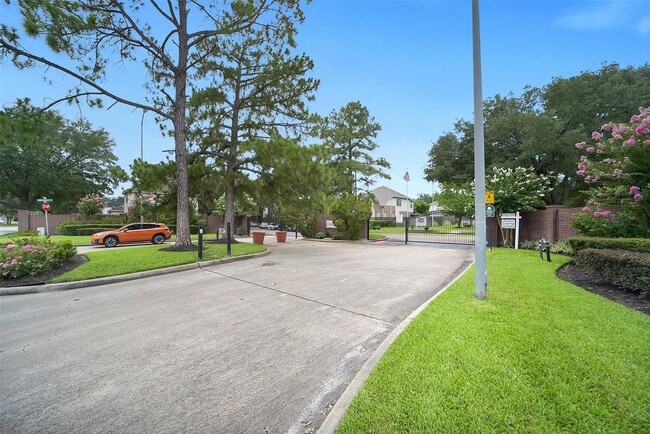 Building Photo - 15911 Timber Chase Dr