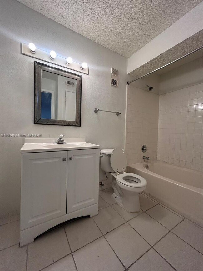 Building Photo - 10581 SW 155th Ct