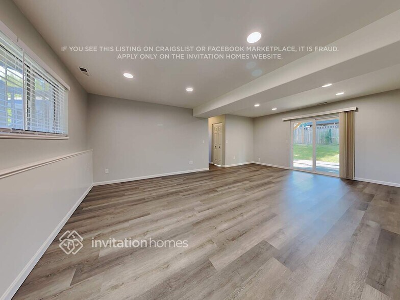 Building Photo - 3227 31st St Pl SE