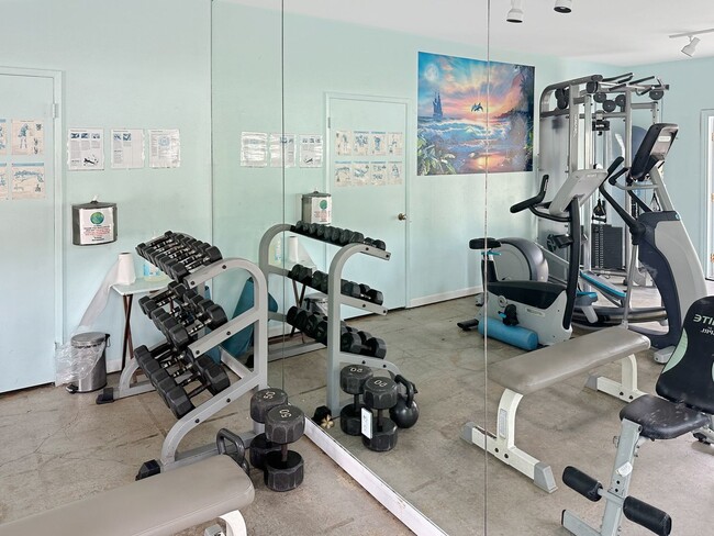 Building Photo - Fully Furnished Two Bedroom / Two Bath Wai...