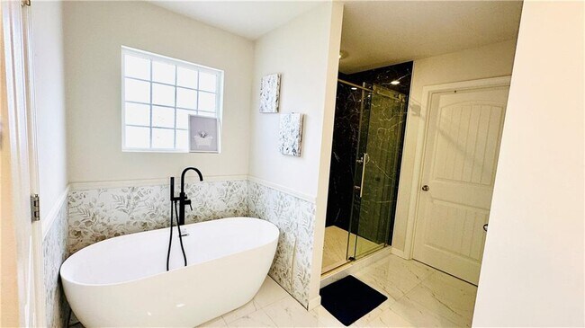 Building Photo - 325 Fernbrook Trl