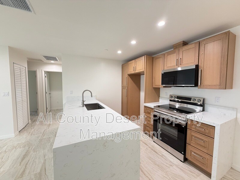 Building Photo - 517 S Mountain View Dr