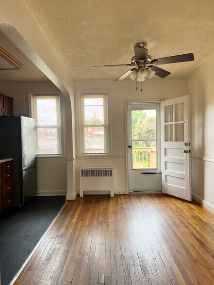 Building Photo - 906 Pine Heights Ave