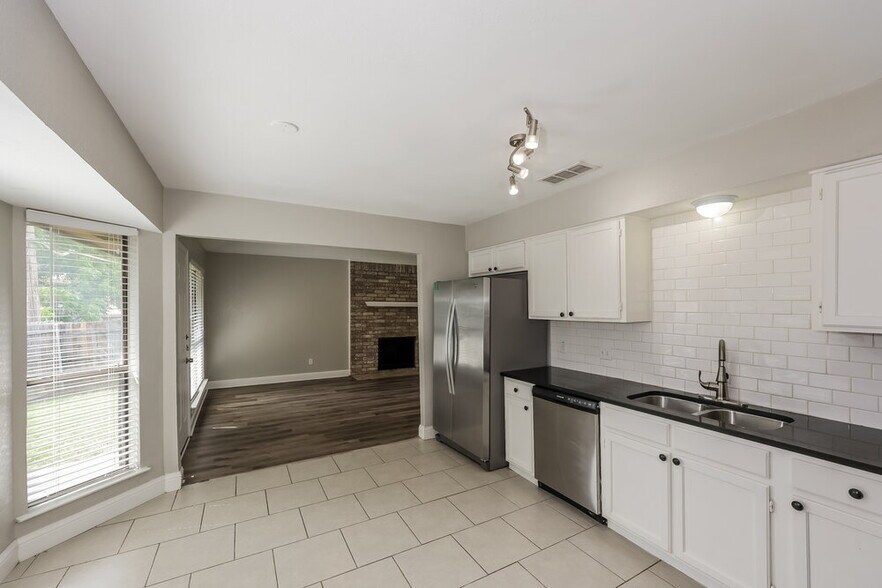 Building Photo - 7051 S Meadow Dr E