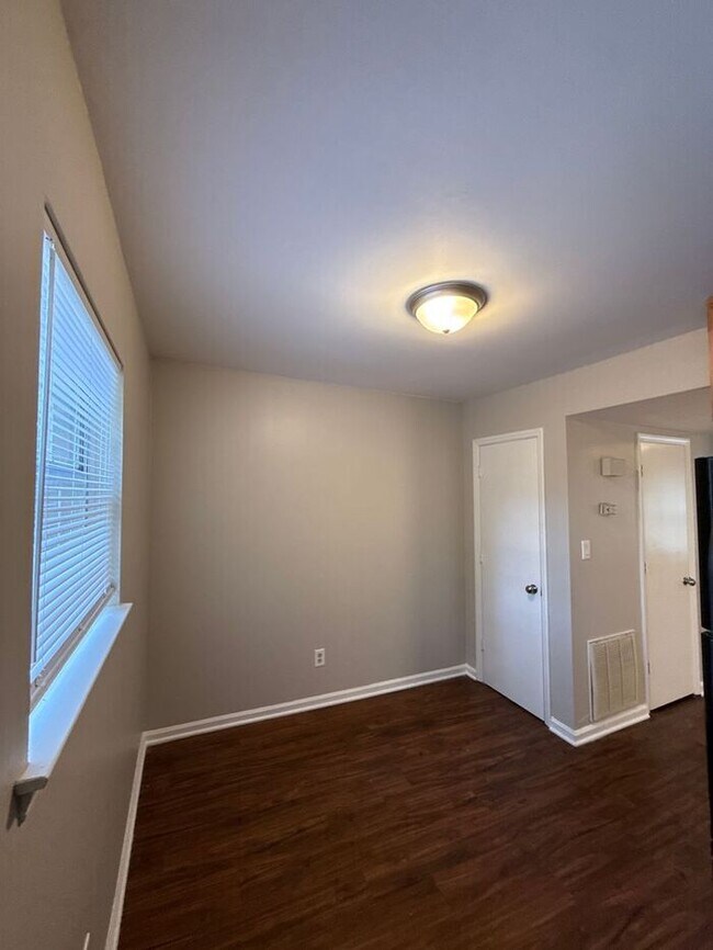 Building Photo - T.R. Lawing Realty Property
