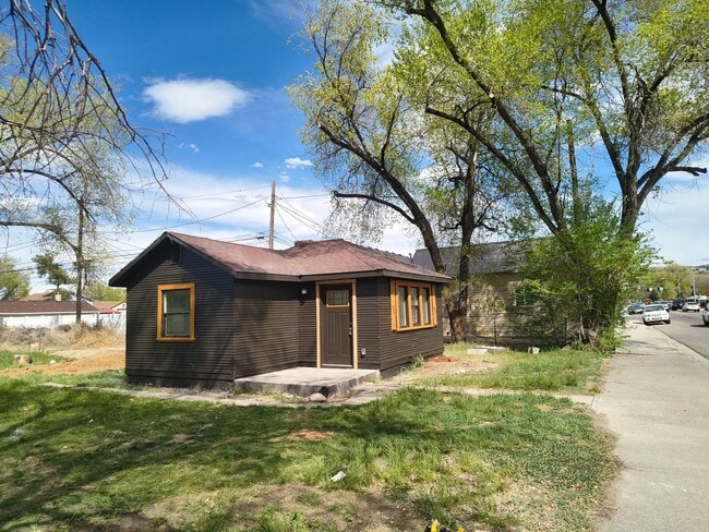 Building Photo - Renovated 3 bed 1 bath fenced yard and storage shed