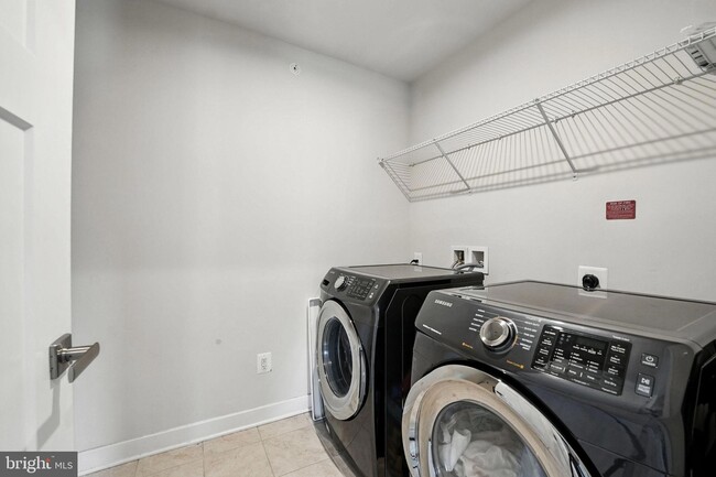 Building Photo - 2283 River Birch Rd