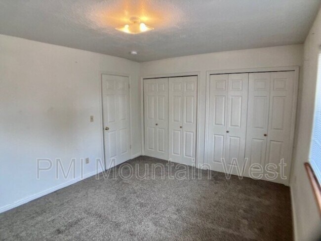 Building Photo - 1891 N Hill Field Rd