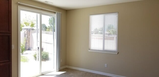Building Photo - Large beautifully maintained newer home located in Demonte Ranch.