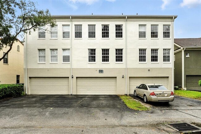 Building Photo - 742 Centervale Dr