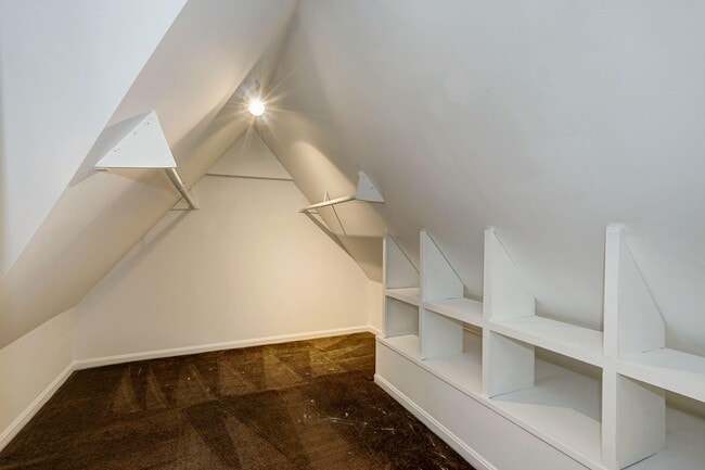 Building Photo - 4350 River Rd NW