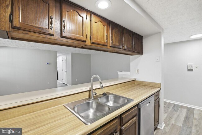 Building Photo - 907 Woodbridge Ct