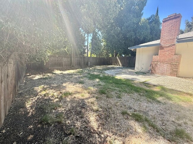 Building Photo - 604 Radcliffe Dr