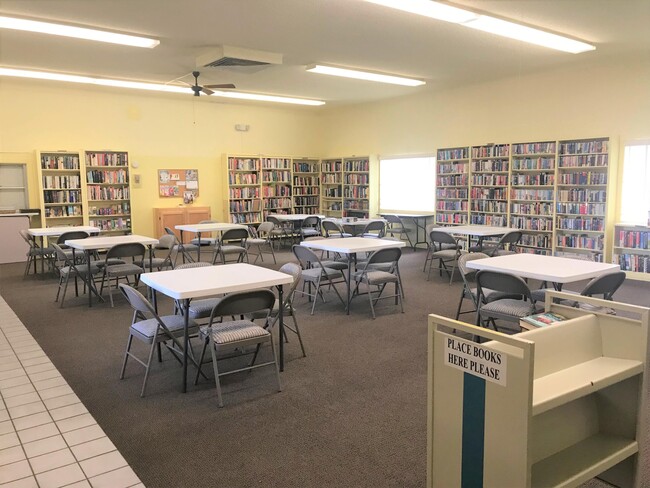 Building Photo - 2880 Lake Osborne Dr