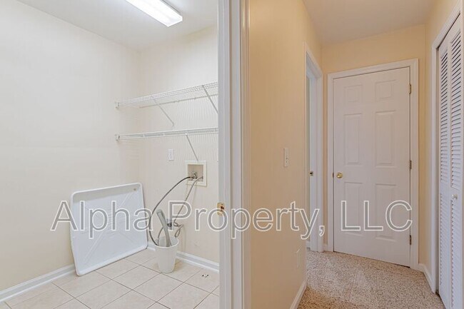 Building Photo - 27 Lake Valley Ct