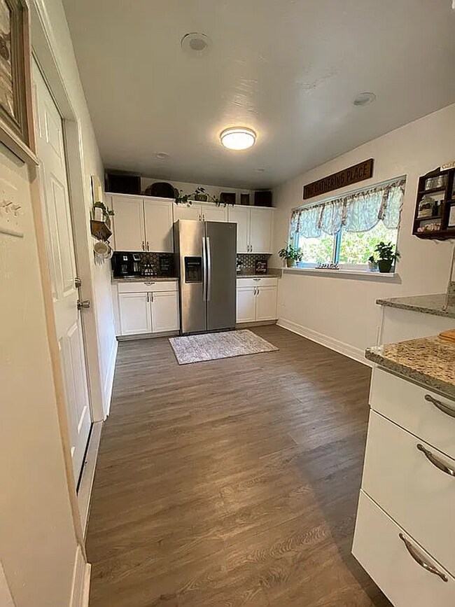 Building Photo - Modern Comfort Meets Classic Charm – Spacious Alachua Rental